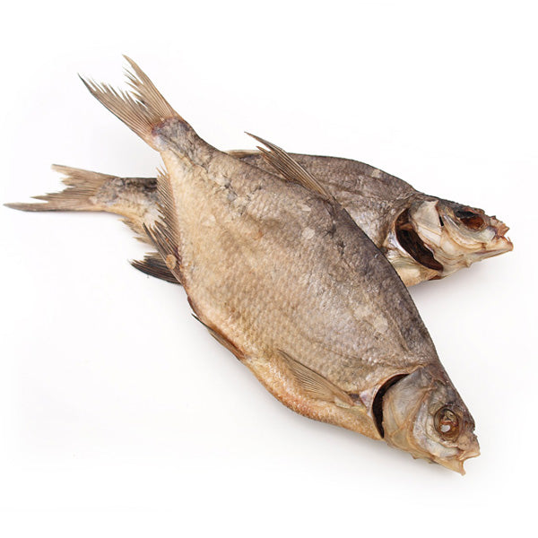 Dried roach with head ±250g